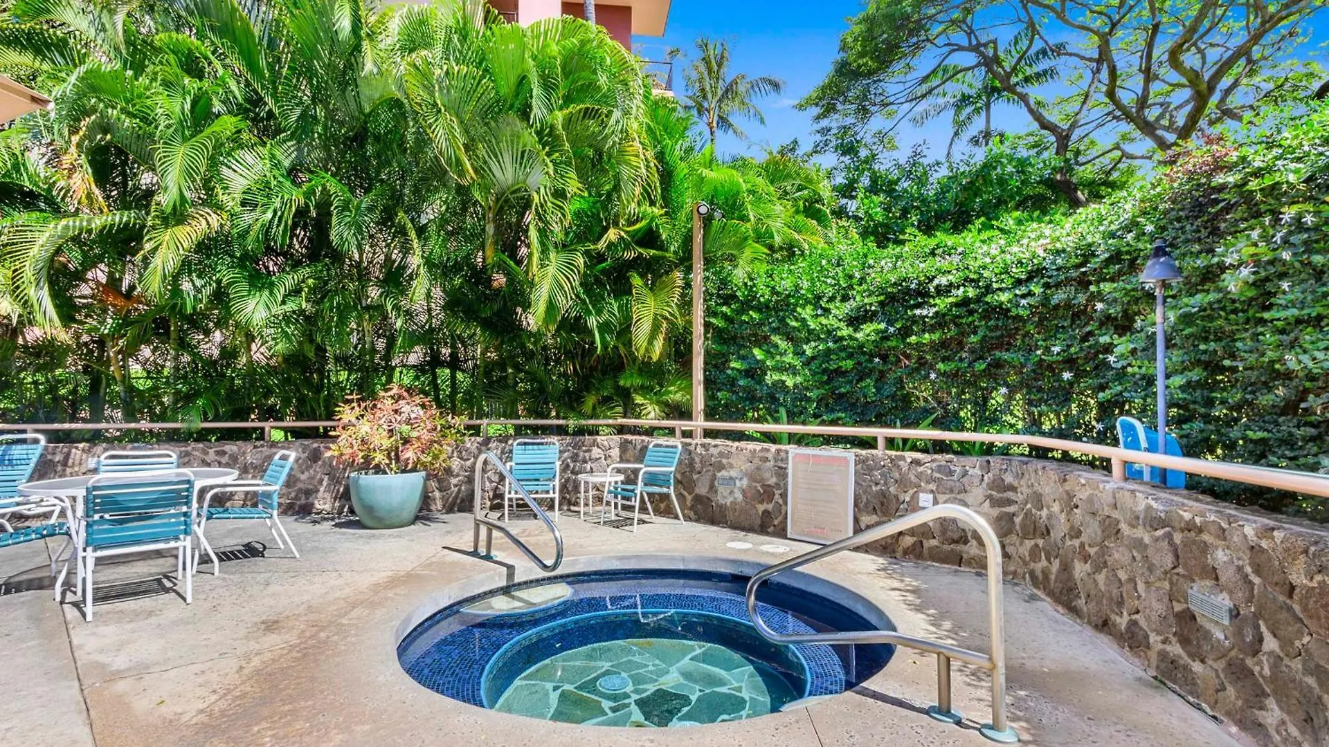 Kahana Villa Lāhainā Resort